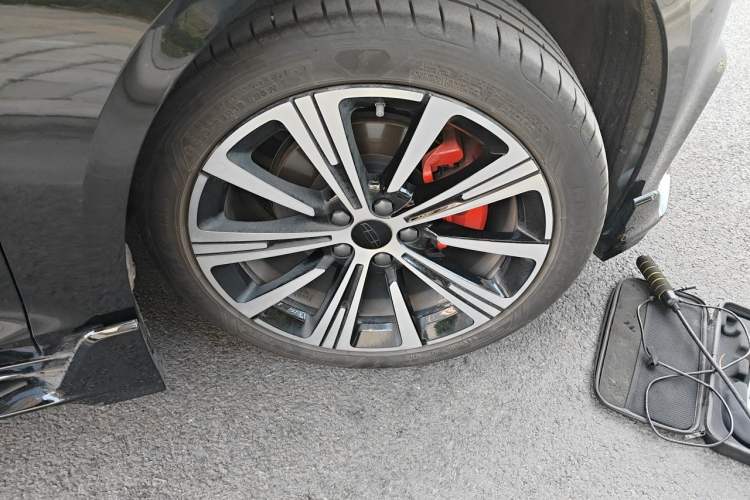 Used Geely Auto Preface 2025 Dongfang Yao 2.0TD Lanxing Edition Right Front Wheel Hub