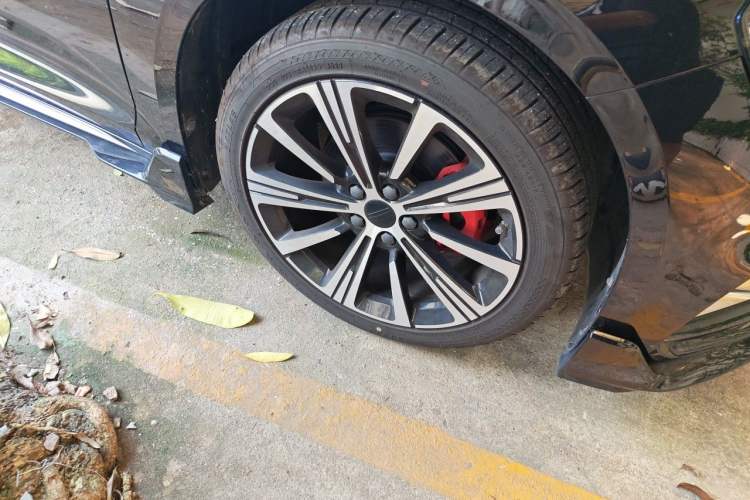 Used Geely Auto Preface 2025 Dongfang Yao 1.5TD Kunlun Edition Right Front Wheel Hub