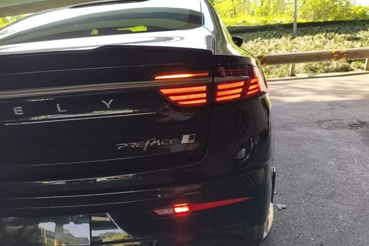 Used Geely Auto Preface 2025 Dongfang Yao 2.0TD Jin Chao Edition Right Rear Taillight