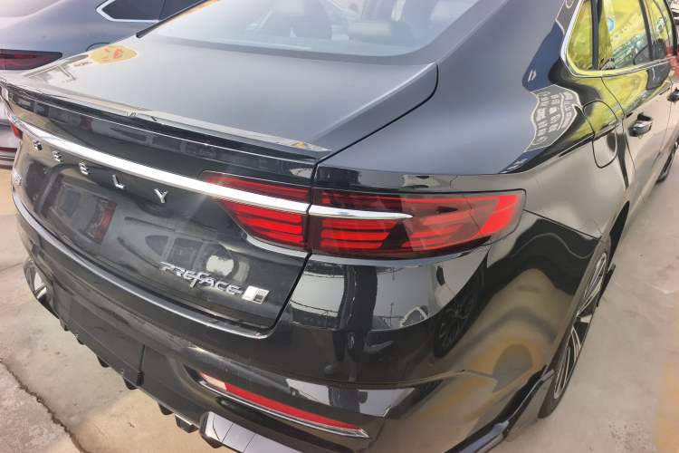 Used Geely Auto Preface 2025 Dongfang Yao 1.5TD Kunlun Edition Right Rear Taillight
