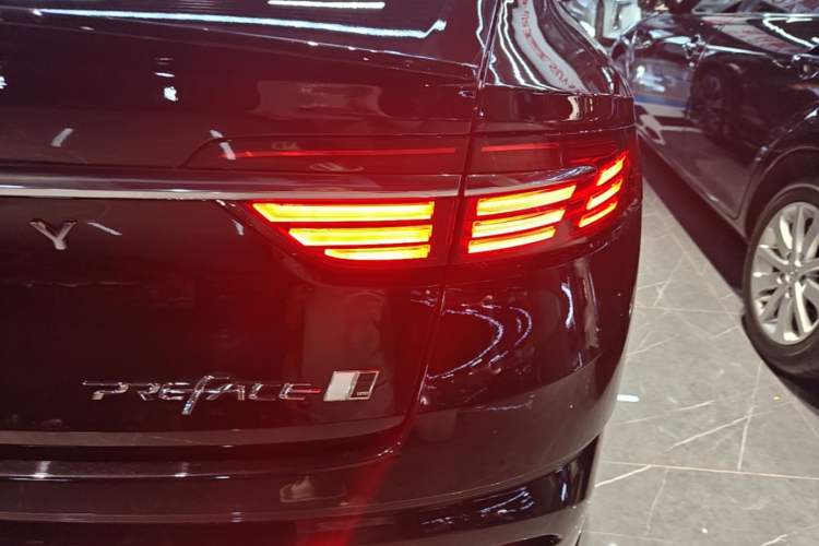 Used Geely Auto Preface 2025 Dongfang Yao 1.5TD Kunlun Edition Right Rear Taillight