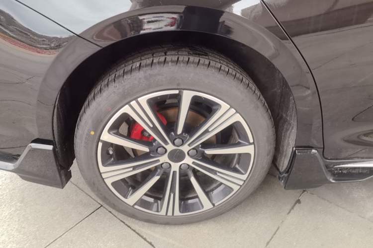 Used Geely Auto Preface 2025 Dongfang Yao 1.5TD Kunlun Edition Right Rear Wheel Hub