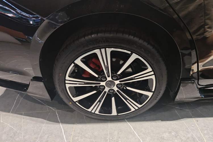 Used Geely Auto Preface 2025 Dongfang Yao 1.5TD Kunlun Edition Right Rear Wheel Hub