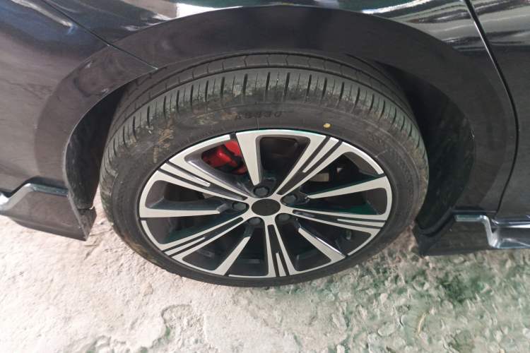 Used Geely Auto Preface 2025 Dongfang Yao 1.5TD Kunlun Edition Right Rear Wheel Hub