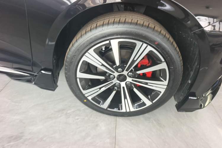 Used Geely Auto Preface 2025 Dongfang Yao 1.5TD Kunlun Edition Right Rear Wheel Hub