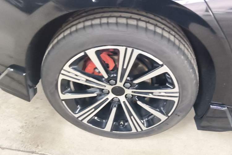 Used Geely Auto Preface 2025 Dongfang Yao 2.0TD Moonlight Edition Right Rear Wheel Hub