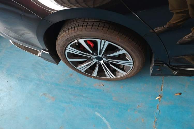 Used Geely Auto Preface 2025 Dongfang Yao 1.5TD Kunlun Edition Right Rear Wheel Hub