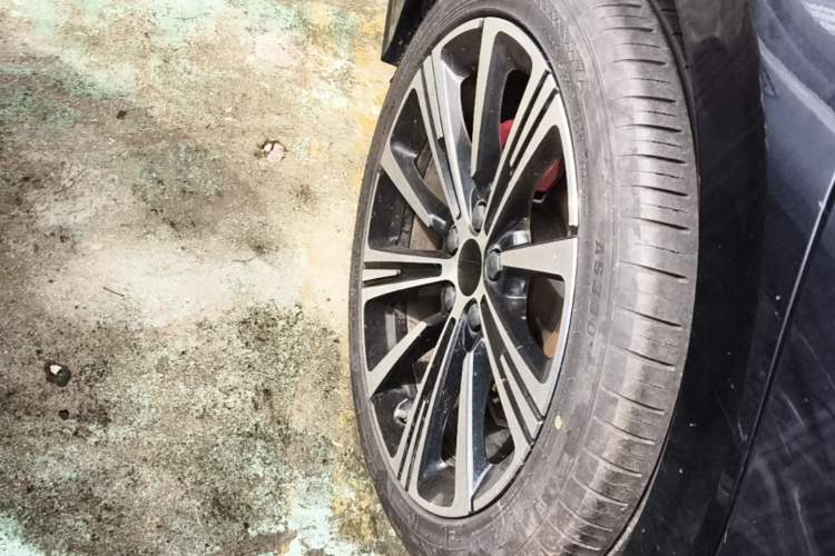 Used Geely Auto Preface 2025 Dongfang Yao 1.5TD Kunlun Edition Right Rear Wheel Hub