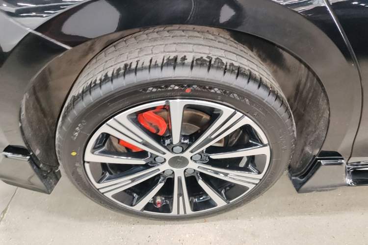 Used Geely Auto Preface 2025 Dongfang Yao 1.5TD Kunlun Edition Right Rear Wheel Hub