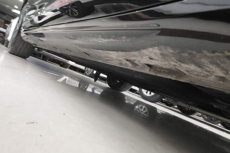 Used Geely Auto Preface 2025 Dongfang Yao 1.5TD Fuyao Edition Right Side Sill