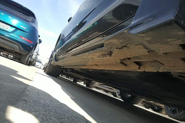 Used Geely Auto Preface 2025 Dongfang Yao 2.0TD Lanxing Edition Right Side Sill