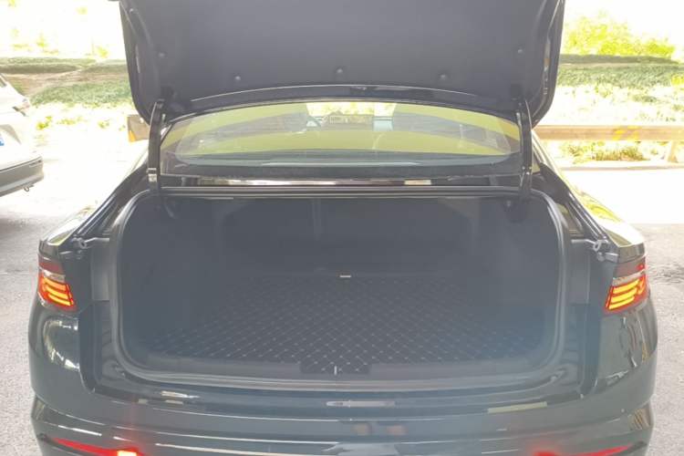 Used Geely Auto Preface 2025 Dongfang Yao 2.0TD Jin Chao Edition Trunk