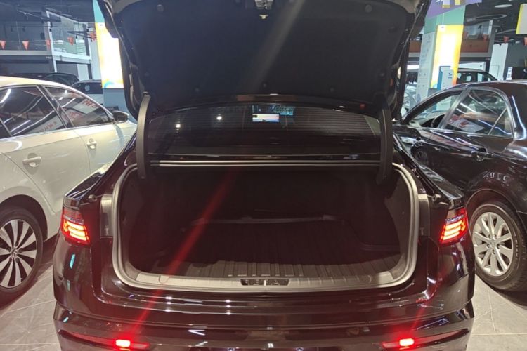 Used Geely Auto Preface 2025 Dongfang Yao 1.5TD Kunlun Edition Trunk
