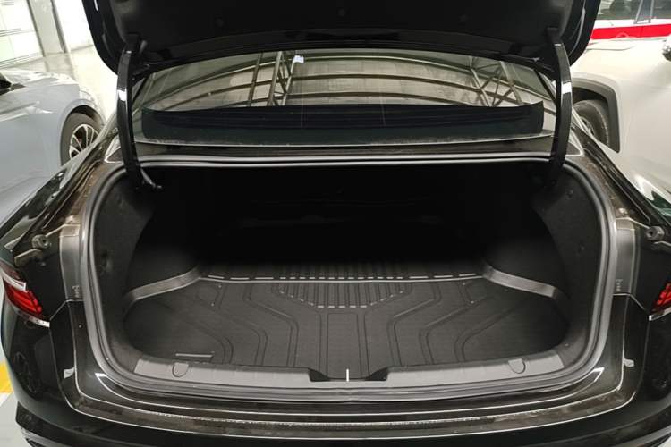 Used Geely Auto Preface 2025 Dongfang Yao 1.5TD Fuyao Edition Trunk