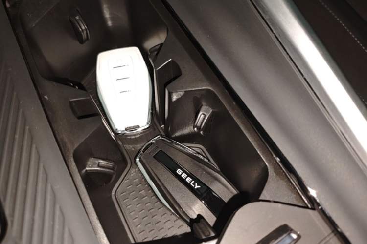 Used Geely Auto Preface 2025 Dongfang Yao 2.0TD Moonlight Edition Vehicle Key