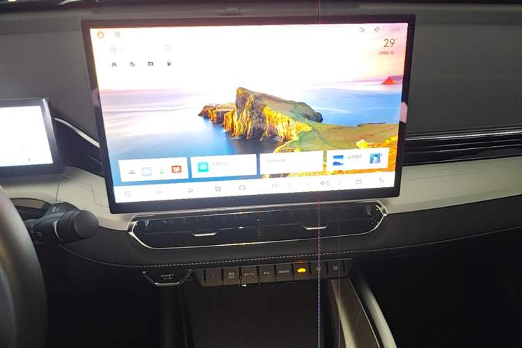 Used Geely Auto Preface 2025 Dongfang Yao 1.5TD Kunlun Edition Audio And AC Panel