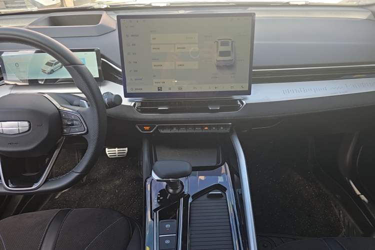 Used Geely Auto Preface 2025 Dongfang Yao 2.0TD Moonlight Edition Audio And AC Panel