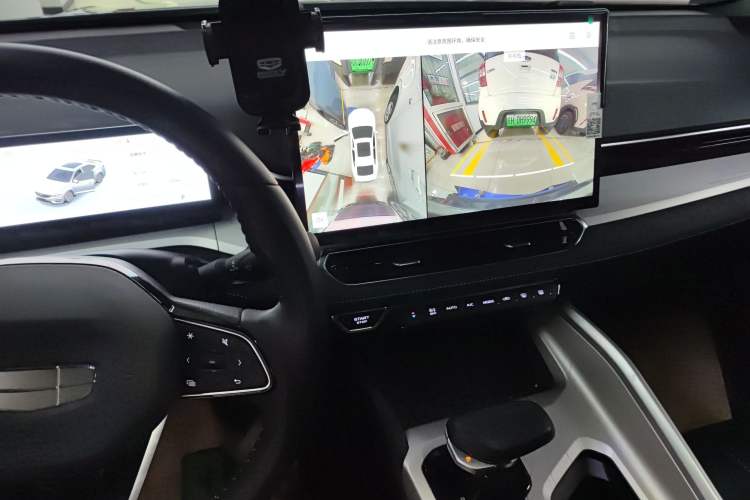 Used Geely Auto Preface 2025 Dongfang Yao 1.5TD Fuyao Edition Audio And AC Panel