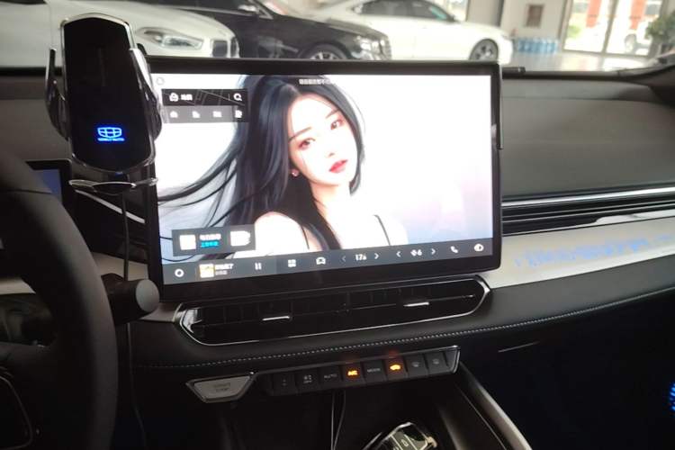 Used Geely Auto Preface 2025 Dongfang Yao 1.5TD Kunlun Edition Audio And AC Panel