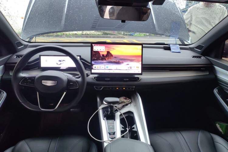 Used Geely Auto Preface 2025 Dongfang Yao 1.5TD Kunlun Edition Center Console