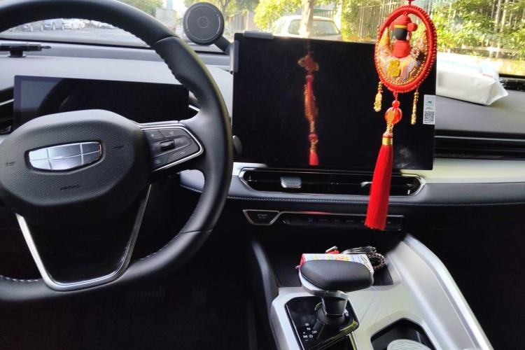 Used Geely Auto Preface 2025 Dongfang Yao 1.5TD Kunlun Edition Center Console