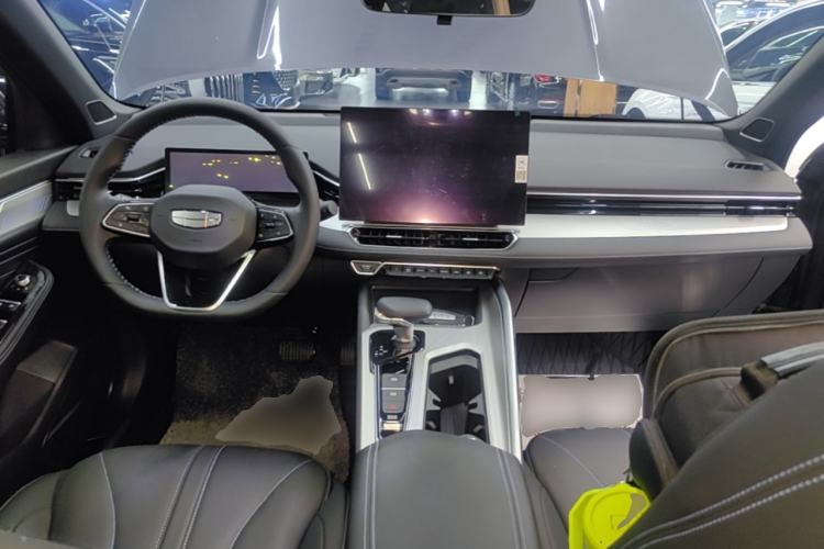 Used Geely Auto Preface 2025 Dongfang Yao 1.5TD Kunlun Edition Center Console