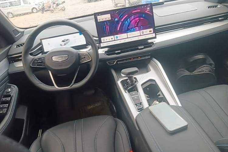 Used Geely Auto Preface 2025 Dongfang Yao 1.5TD Kunlun Edition Center Console