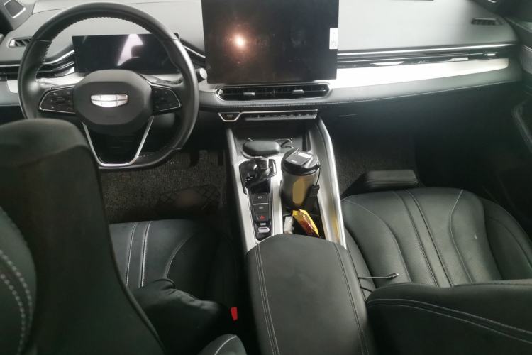 Used Geely Auto Preface 2025 Dongfang Yao 1.5TD Kunlun Edition Center Console