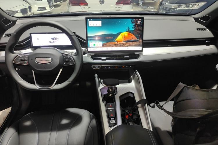 Used Geely Auto Preface 2025 Dongfang Yao 1.5TD Fuyao Edition Center Console