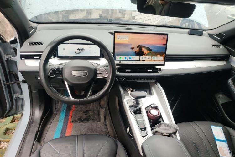 Used Geely Auto Preface 2025 Dongfang Yao 1.5TD Kunlun Edition Center Console