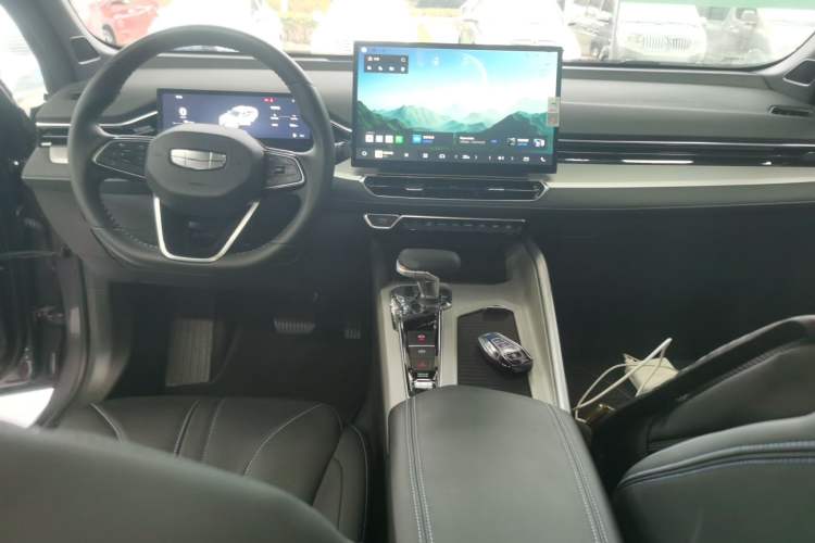Used Geely Auto Preface 2025 Dongfang Yao 1.5TD Kunlun Edition Center Console