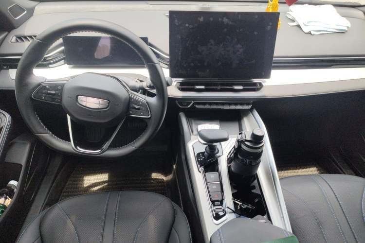Used Geely Auto Preface 2025 Dongfang Yao 1.5TD Kunlun Edition Center Console