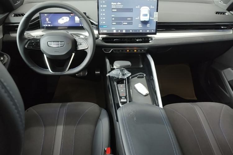 Used Geely Auto Preface 2025 Dongfang Yao 2.0TD Lanxing Edition Center Console