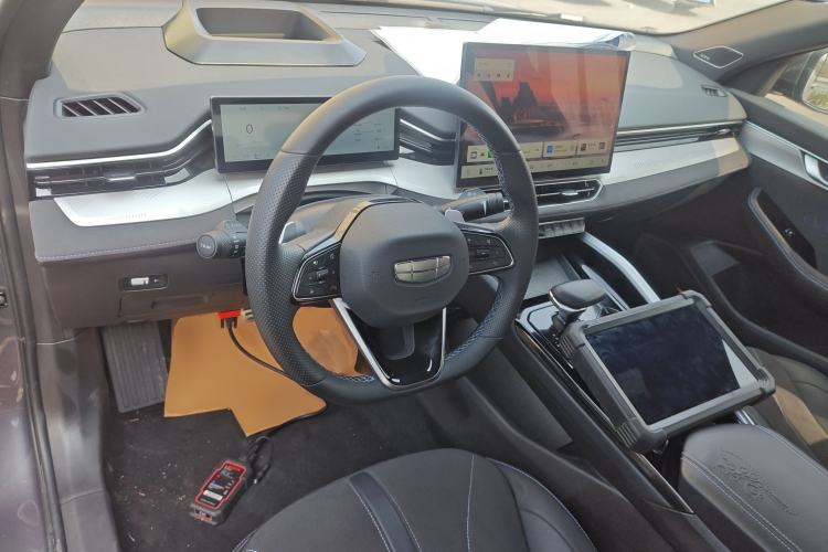 Used Geely Auto Preface 2025 Dongfang Yao 2.0TD Moonlight Edition Center Console