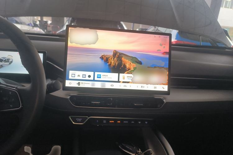 Used Geely Auto Preface 2025 Dongfang Yao 1.5TD Fuyao Edition Center Console