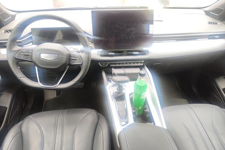 Used Geely Auto Preface 2025 Dongfang Yao 1.5TD Fuyao Edition Center Console