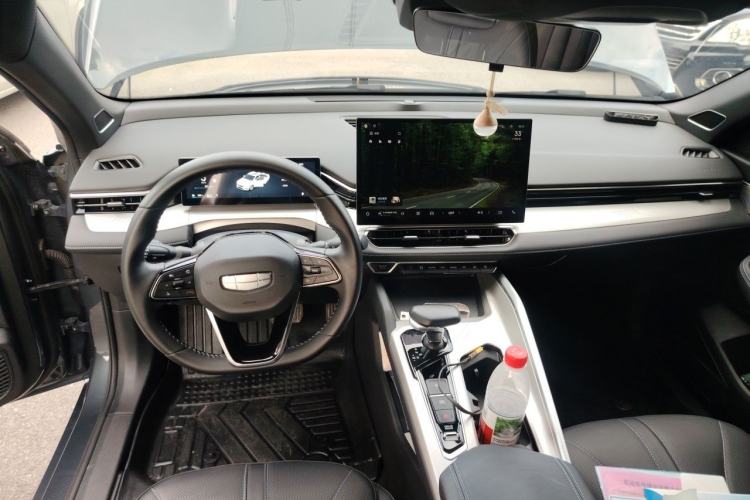 Used Geely Auto Preface 2025 Dongfang Yao 1.5TD Kunlun Edition Center Console