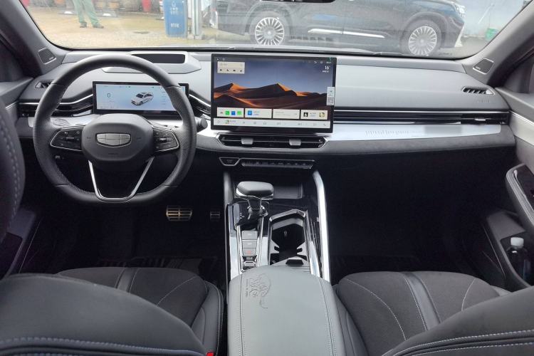 Used Geely Auto Preface 2025 Dongfang Yao 2.0TD Moonlight Edition Center Console