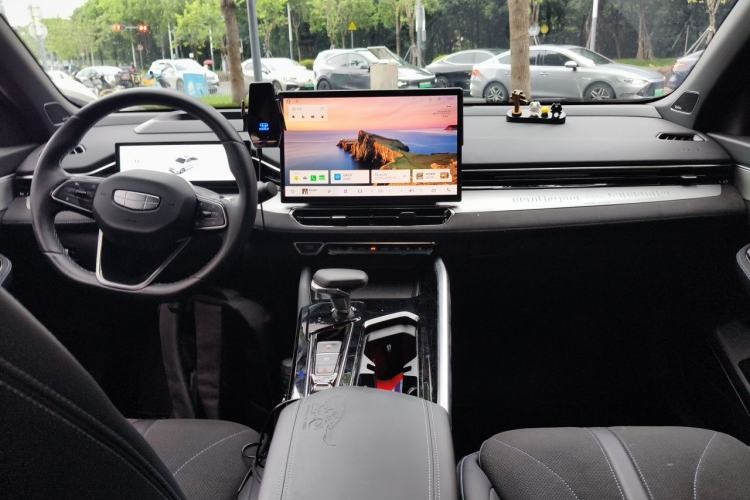 Used Geely Auto Preface 2025 Dongfang Yao 2.0TD Moonlight Edition Center Console