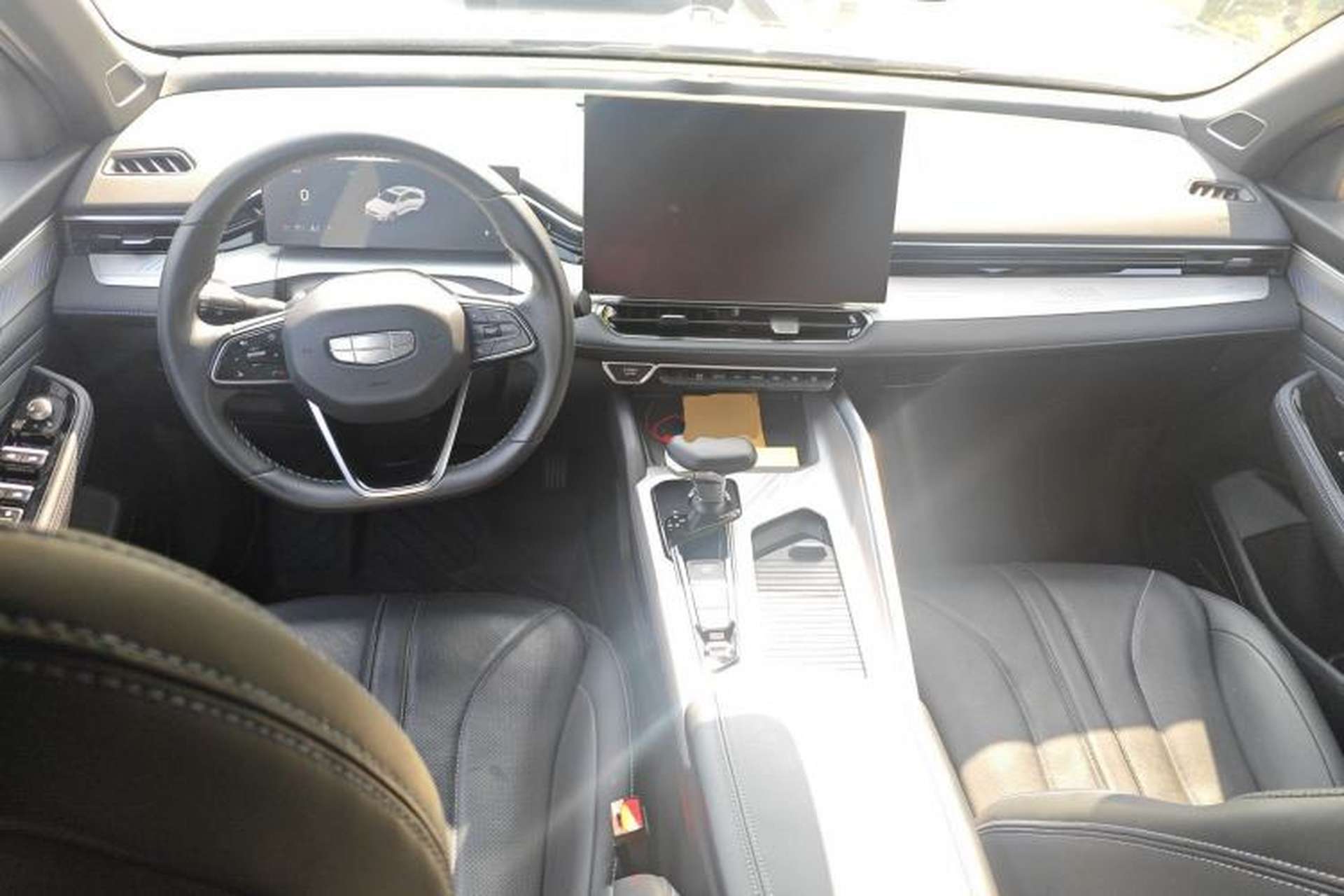 Used Geely Auto Preface 2025 Dongfang Yao 1.5TD Fuyao Edition Center Console