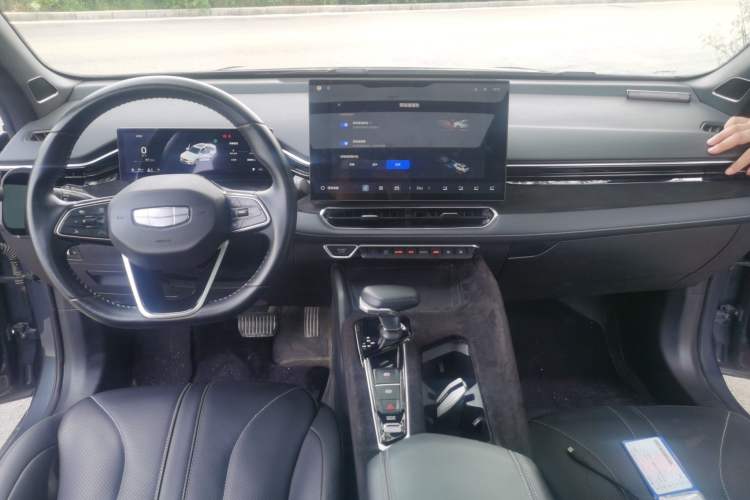 Used Geely Auto Preface 2025 Dongfang Yao 1.5TD Fuyao Edition Center Console