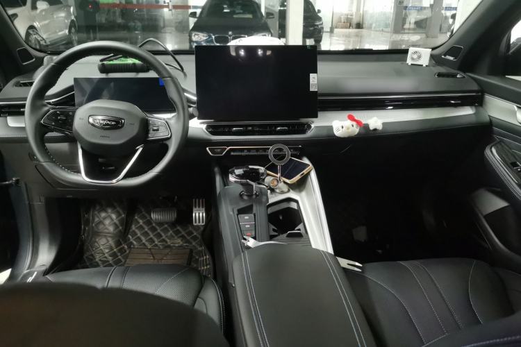 Used Geely Auto Preface 2025 Dongfang Yao 1.5TD Kunlun Edition Center Console