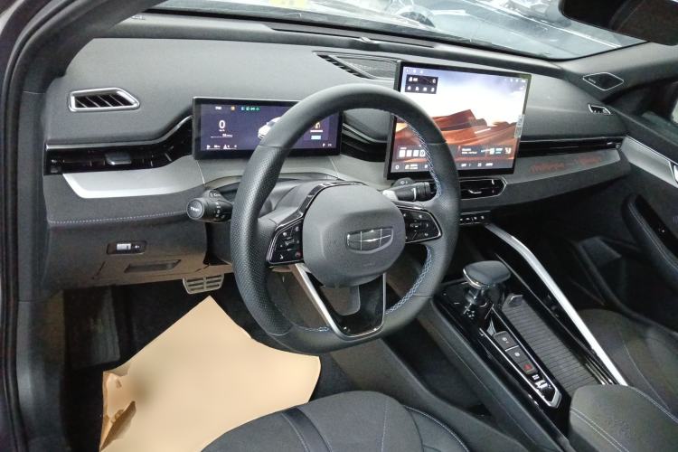 Used Geely Auto Preface 2025 Dongfang Yao 2.0TD Lanxing Edition Center Console