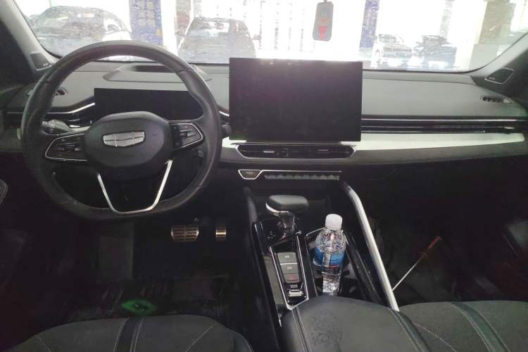 Used Geely Auto Preface 2025 Dongfang Yao 2.0TD Moonlight Edition Center Console