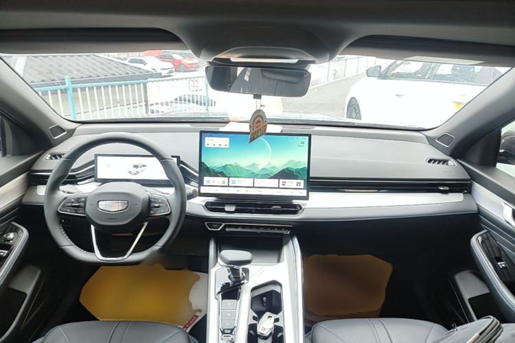Used Geely Auto Preface 2025 Dongfang Yao 1.5TD Fuyao Edition Center Console
