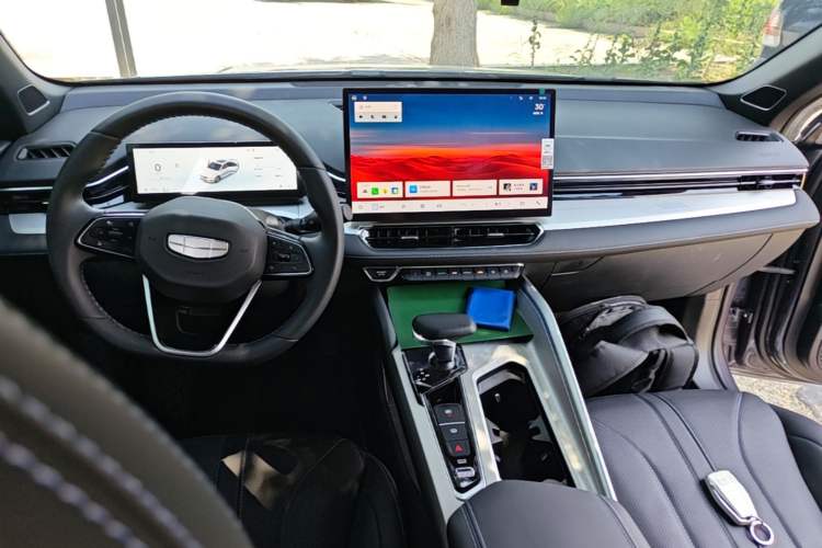 Used Geely Auto Preface 2025 Dongfang Yao 1.5TD Kunlun Edition Center Console