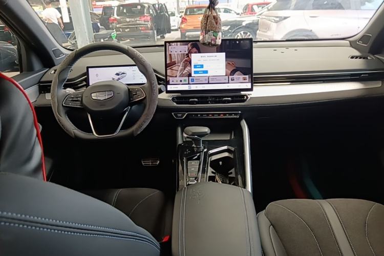 Used Geely Auto Preface 2025 Dongfang Yao 2.0TD Lanxing Edition Center Console