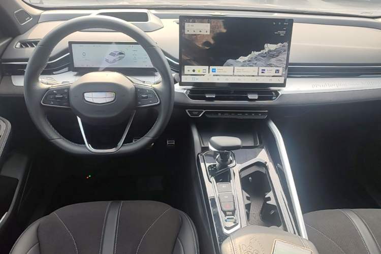 Used Geely Auto Preface 2025 Dongfang Yao 2.0TD Moonlight Edition Center Console