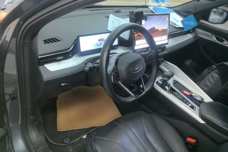 Used Geely Auto Preface 2025 Dongfang Yao 1.5TD Fuyao Edition Center Console