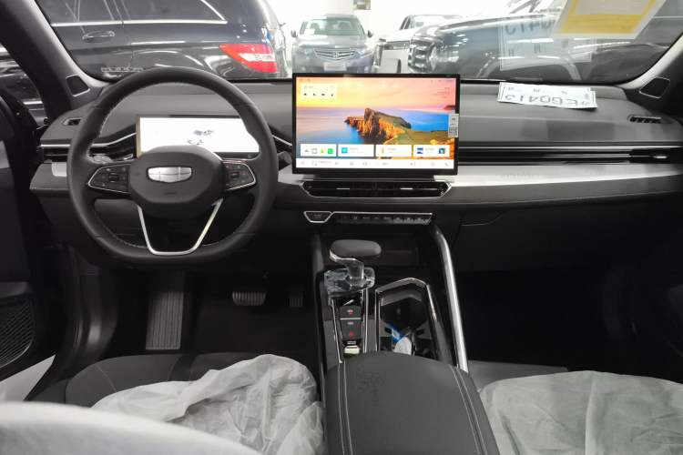 Used Geely Auto Preface 2025 Dongfang Yao 2.0TD Jin Chao Edition Center Console